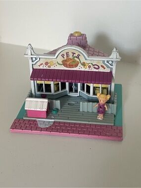 Vintage 1993 Polly Pocket Bluebird Pollyville Pet Shop Playset + Doll